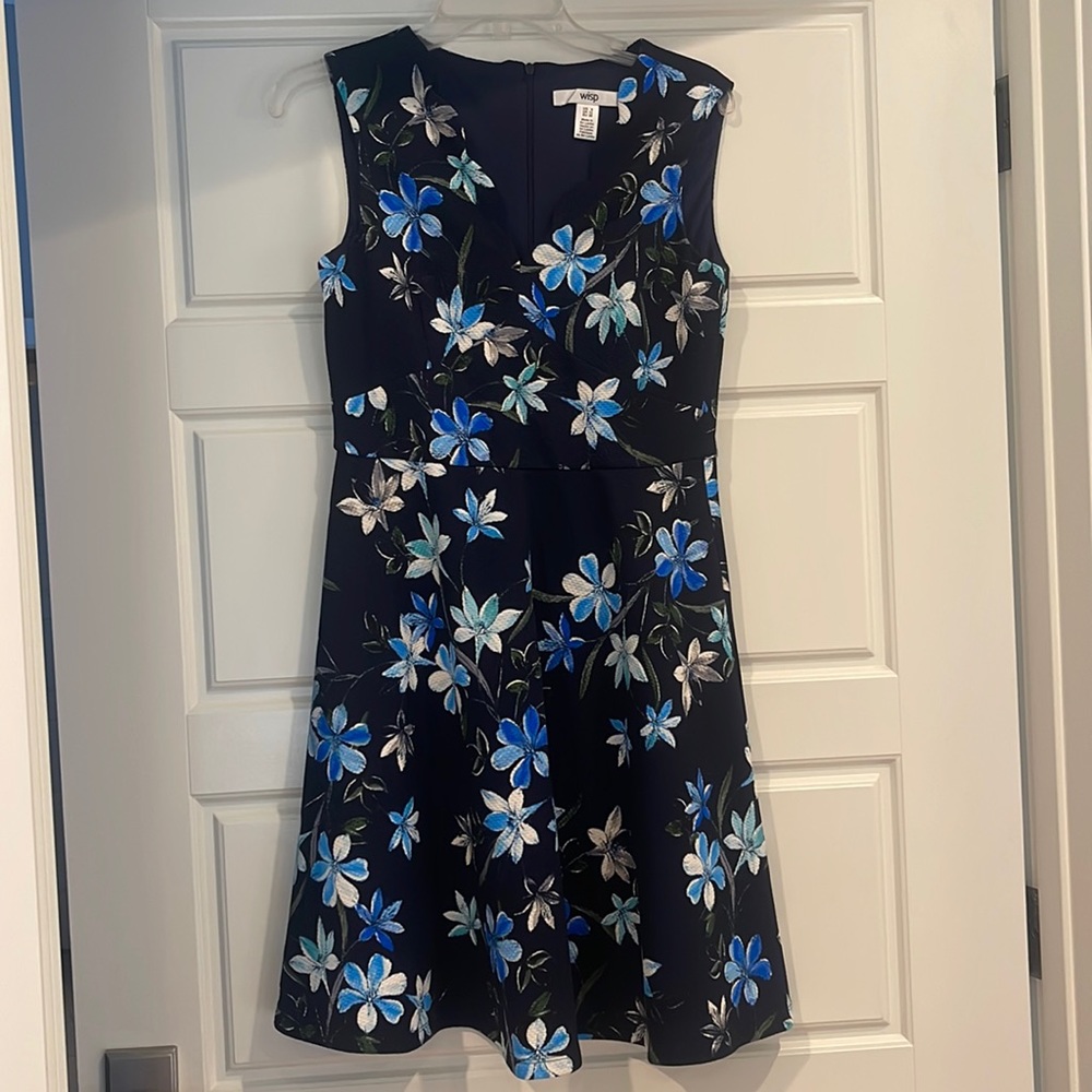 New, never worn Wisp size 8 blue/green flower dress.
